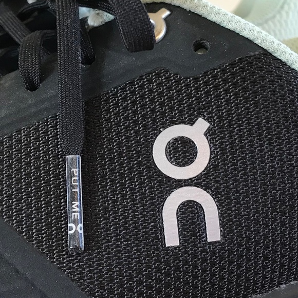 ON CLOUD FLYER RUNNING SHOES - Picture 6 of 13